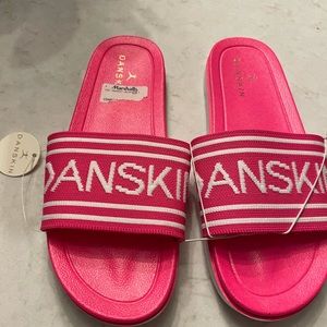 Danskin pink slides NWT size 7.5